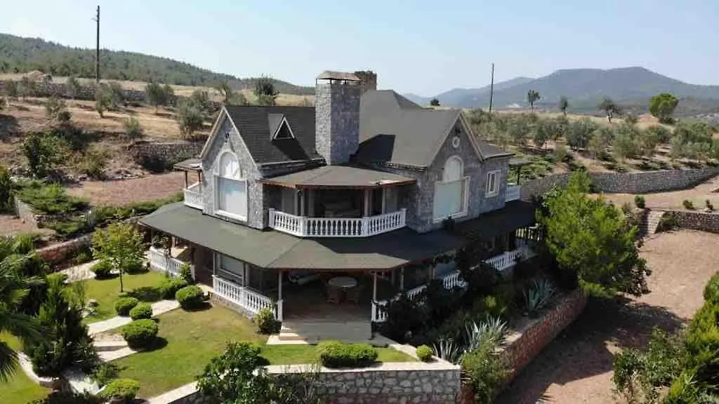 Muhtesem Havuzlu Villa 세페리히사르